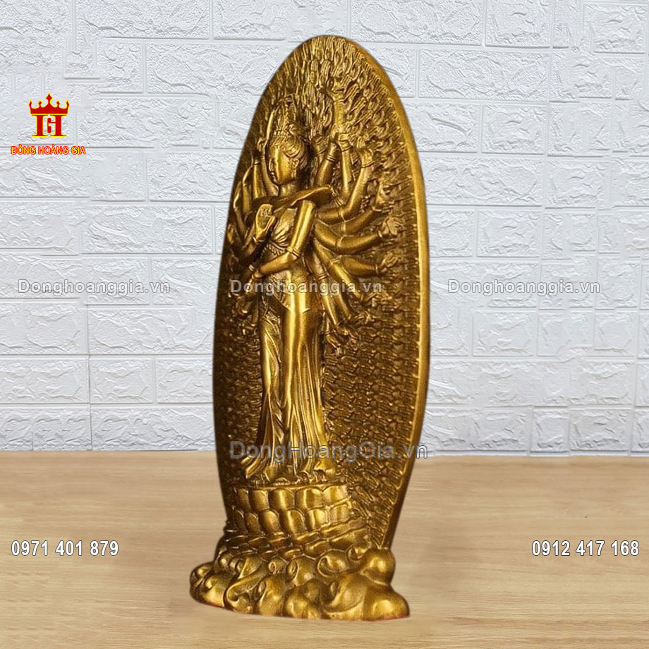 Pho tượng Quan Âm bằng đồng vàng được đúc chân không